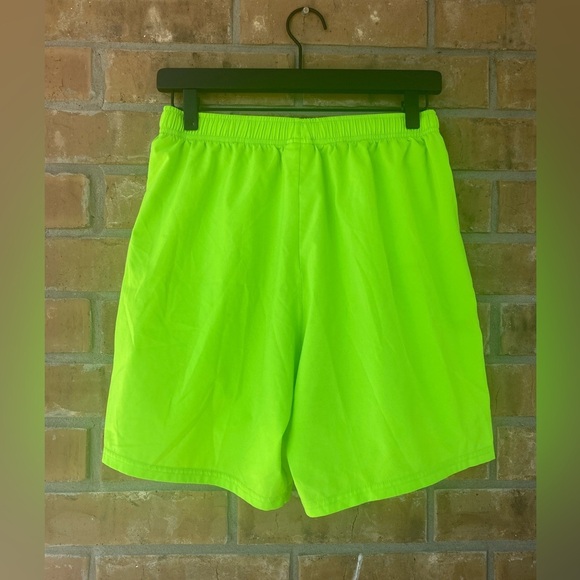 Gymshark Lightweight Neon Green Shorts 7” with zippered pockets, Size Medium - Picture 7 of 10